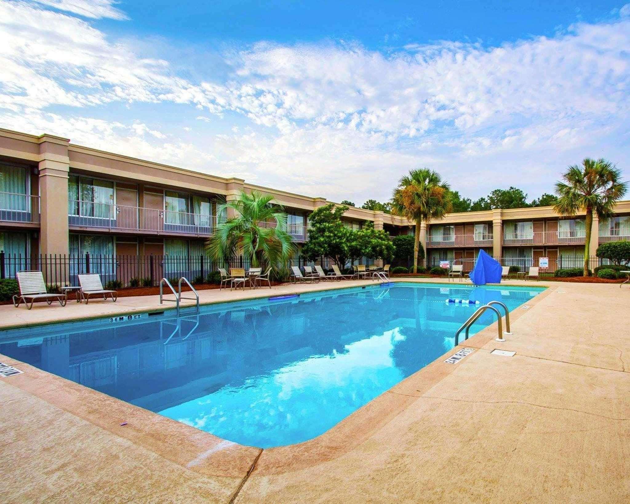 Clarion Inn & Suites Dothan South Ngoại thất bức ảnh