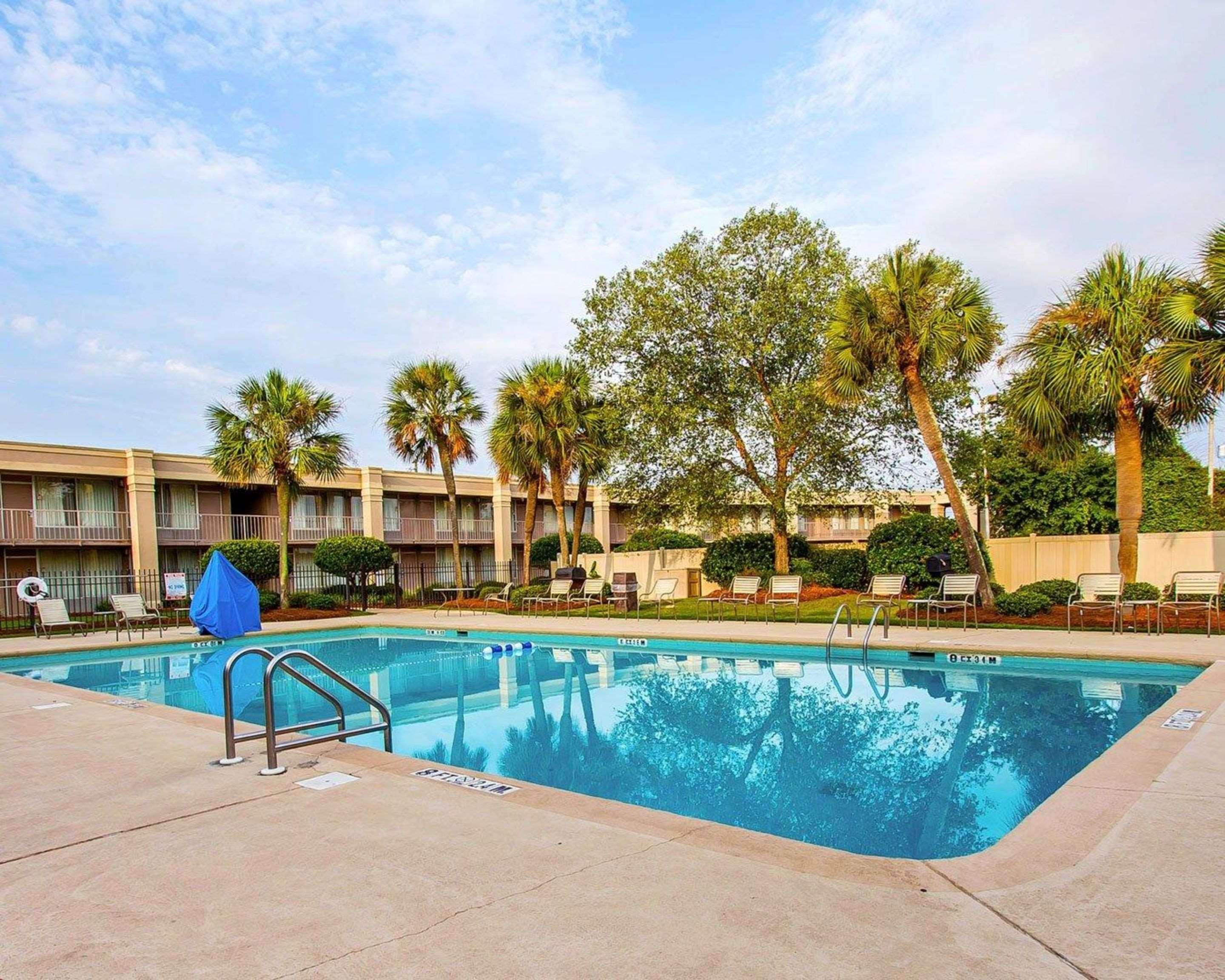Clarion Inn & Suites Dothan South Ngoại thất bức ảnh