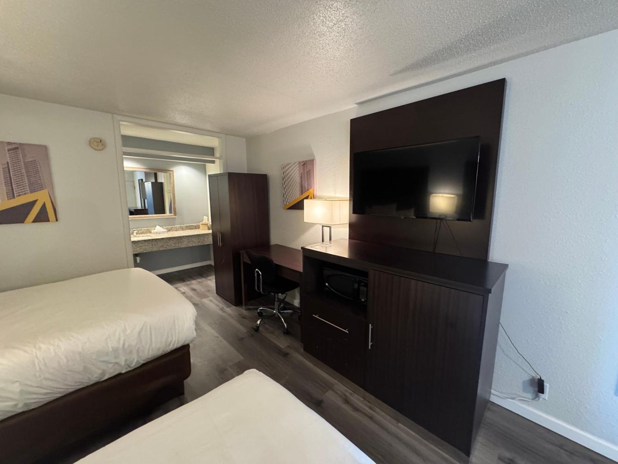 Clarion Inn & Suites Dothan South Ngoại thất bức ảnh