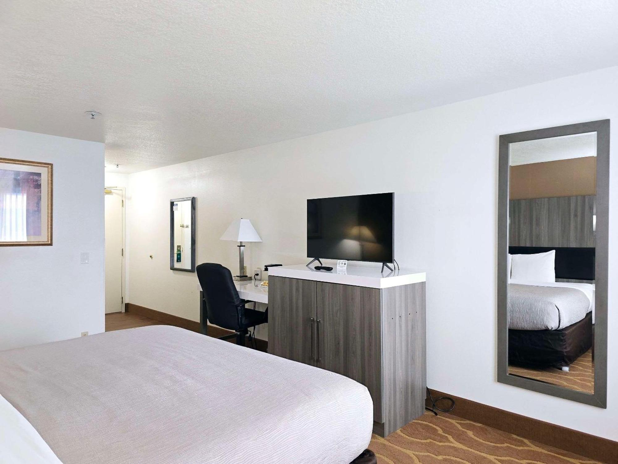 Clarion Inn & Suites Dothan South Ngoại thất bức ảnh