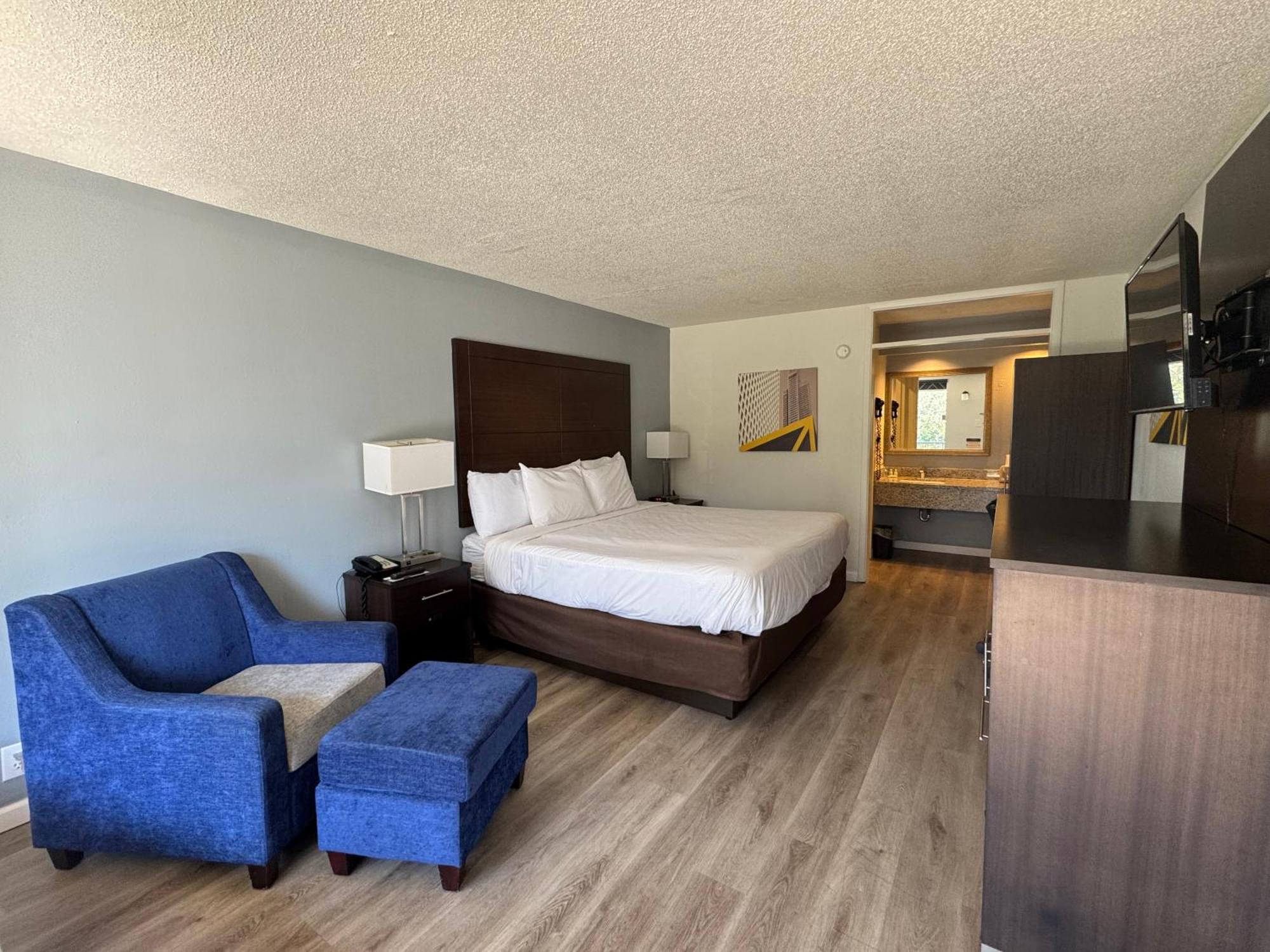 Clarion Inn & Suites Dothan South Ngoại thất bức ảnh