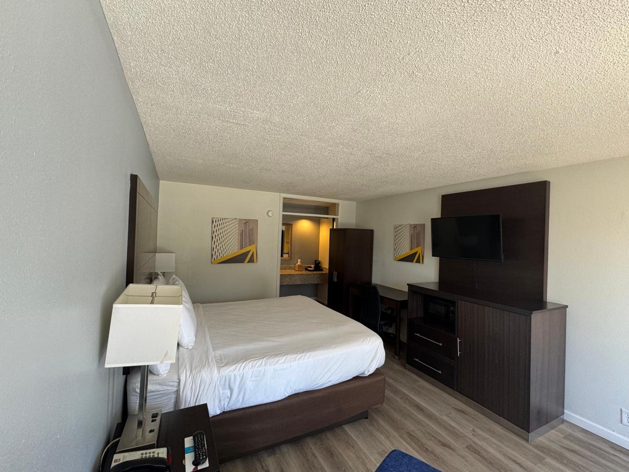 Clarion Inn & Suites Dothan South Ngoại thất bức ảnh