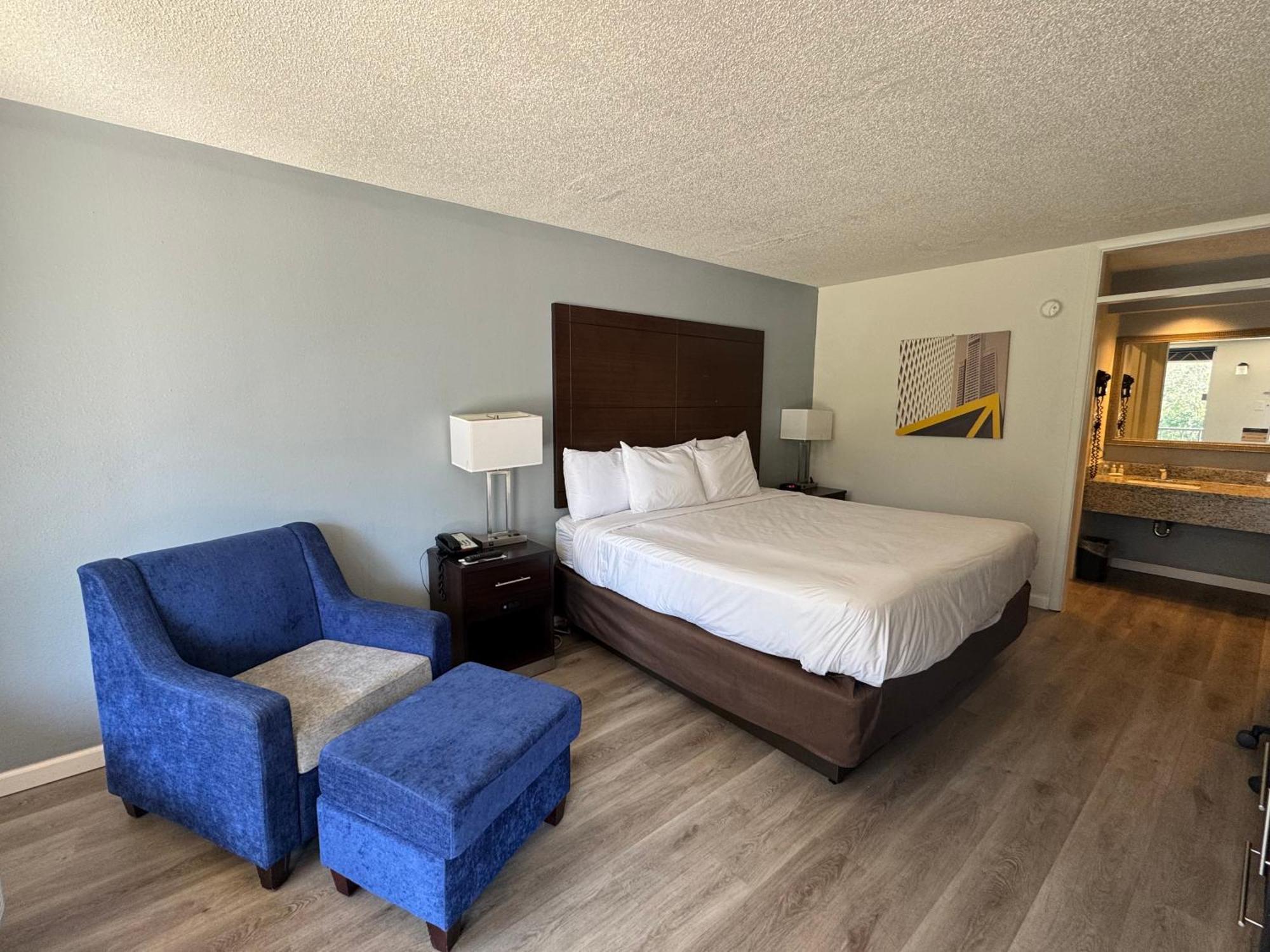 Clarion Inn & Suites Dothan South Ngoại thất bức ảnh