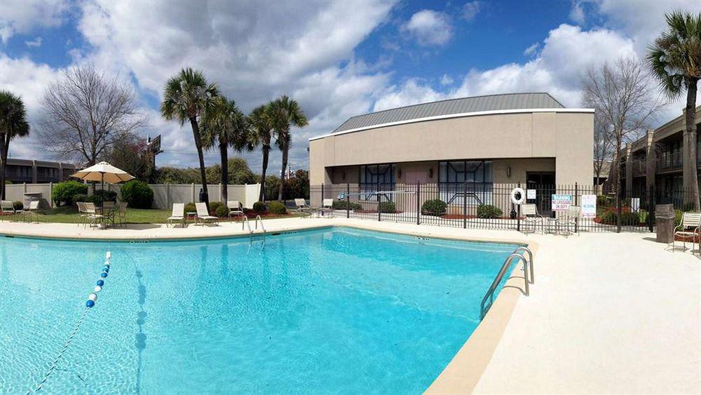 Clarion Inn & Suites Dothan South Ngoại thất bức ảnh